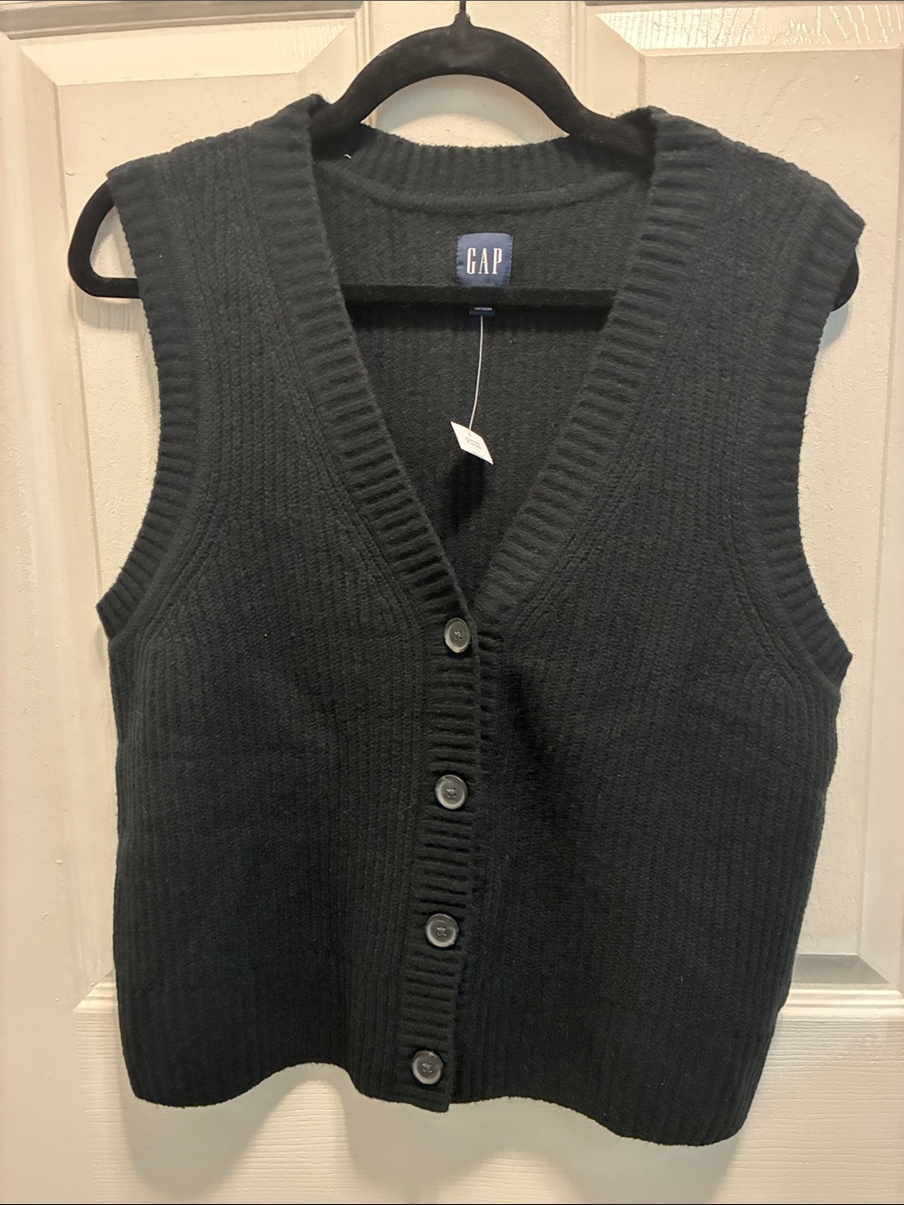GAP women’s Black Ribbed Button-Up Knit Vest
